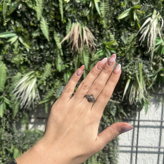 labradorite droplet ring (dark)