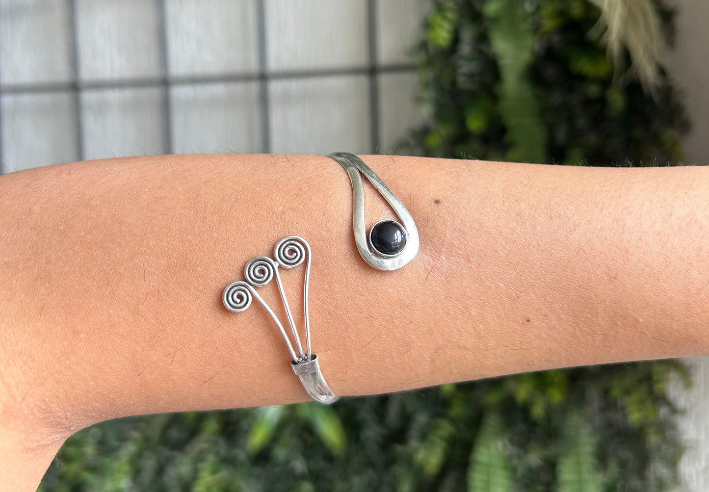 black onyx arm cuff (spiral)